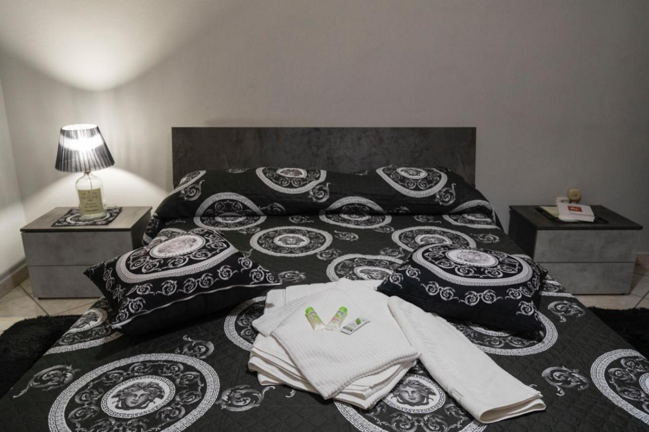 Terrazza Sant Antonio Apartment Наполи Екстериор снимка